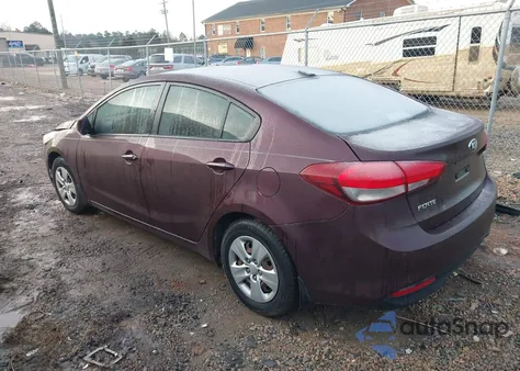 2017 Kia Forte Lx z USA, uszkodzony, nr VIN 3KPFK4A79HE137027